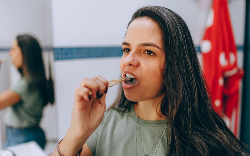 Krvarenje desni: uzroci, liječenje i prevencija