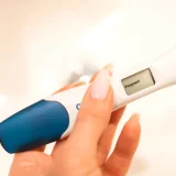 Pregnancy symptoms: early signs, tests, and the first appointment